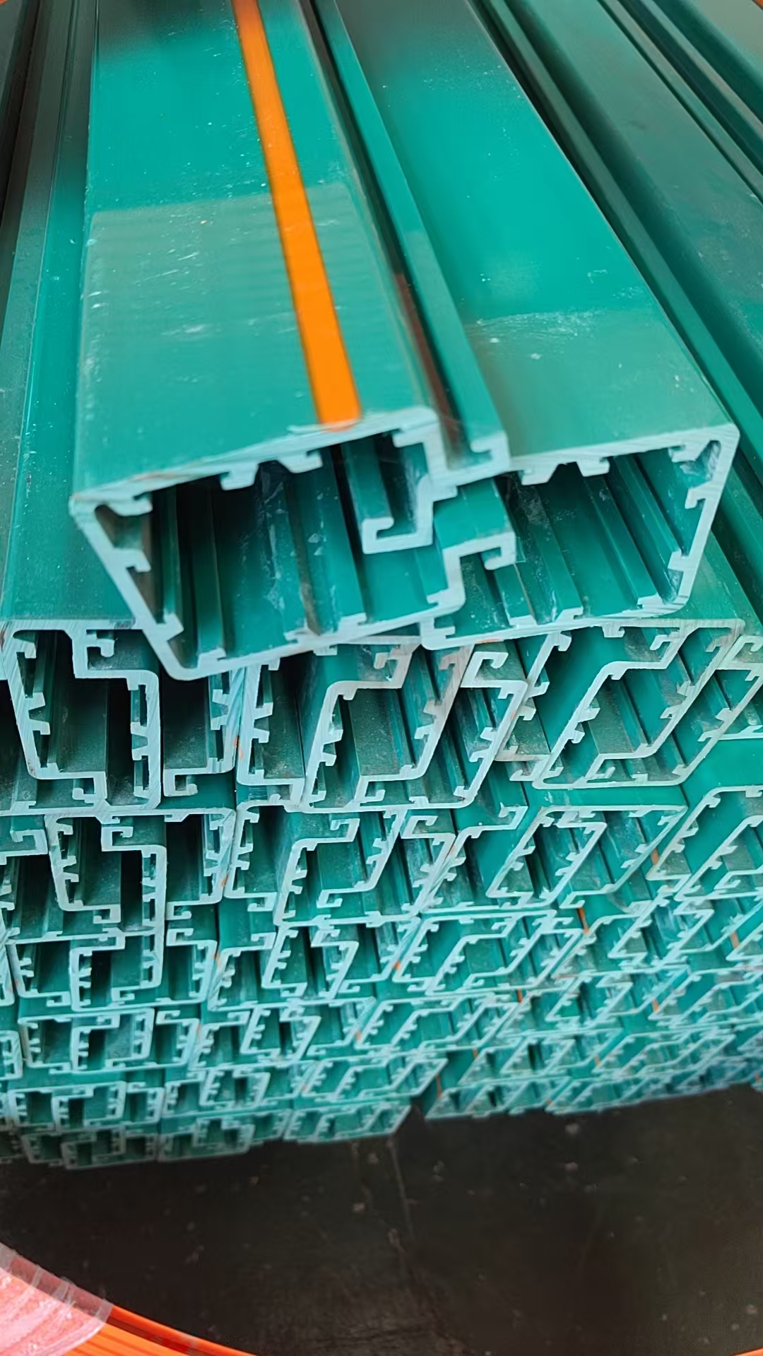 專業(yè)生產(chǎn)無(wú)接縫滑線