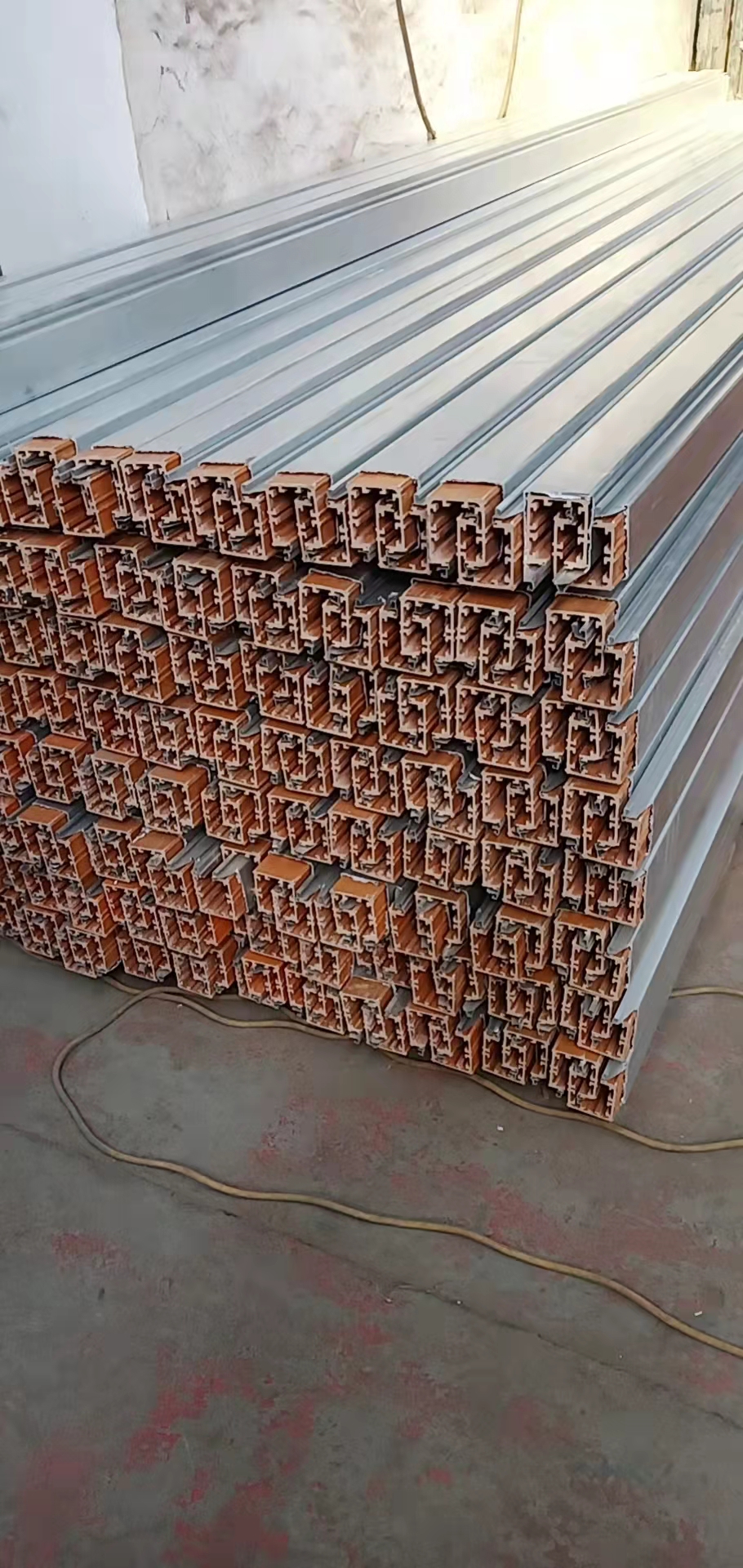 四級(jí)集電器